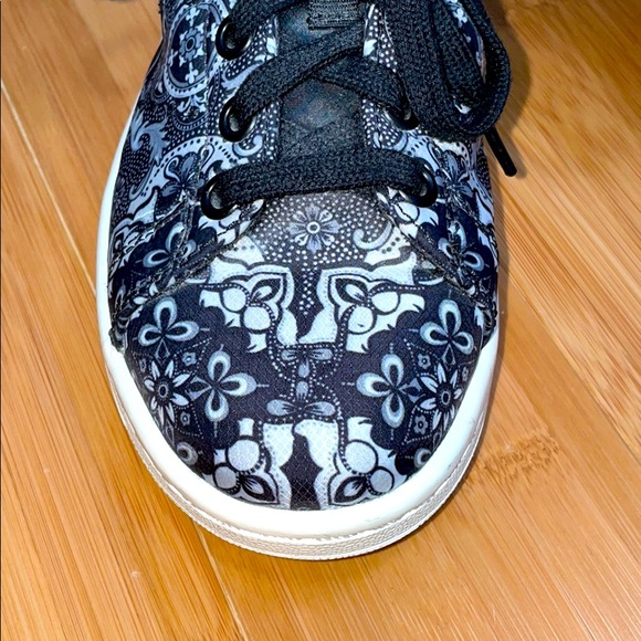 stan smith paisley